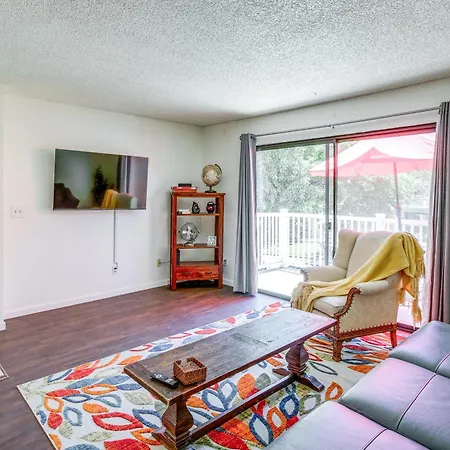 Pet-Friendly Santa Maria Condo With Balcony!